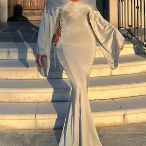 Brand new gown. Ordered 2 sizes just incase. Fits 4-6